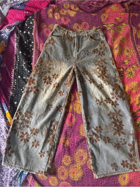 Source Unknown Pants - Source Unknown Gray Denim Wide-Leg Pants with Brown Floral Print